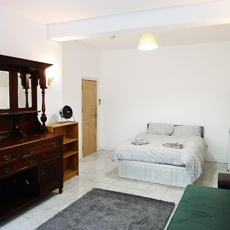 Large Spacious Property In Zone 2 Лондон Экстерьер фото