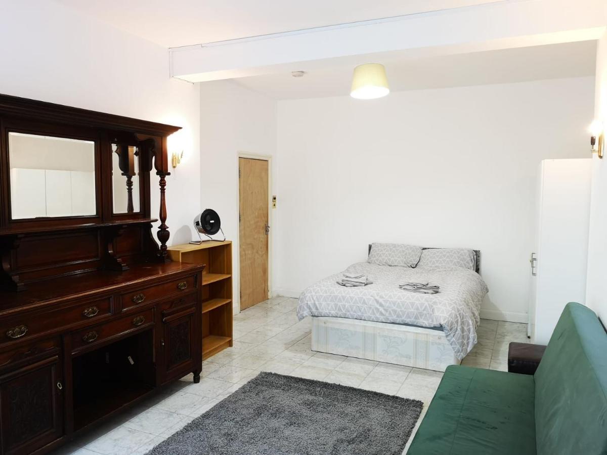 Large Spacious Property In Zone 2 Лондон Экстерьер фото