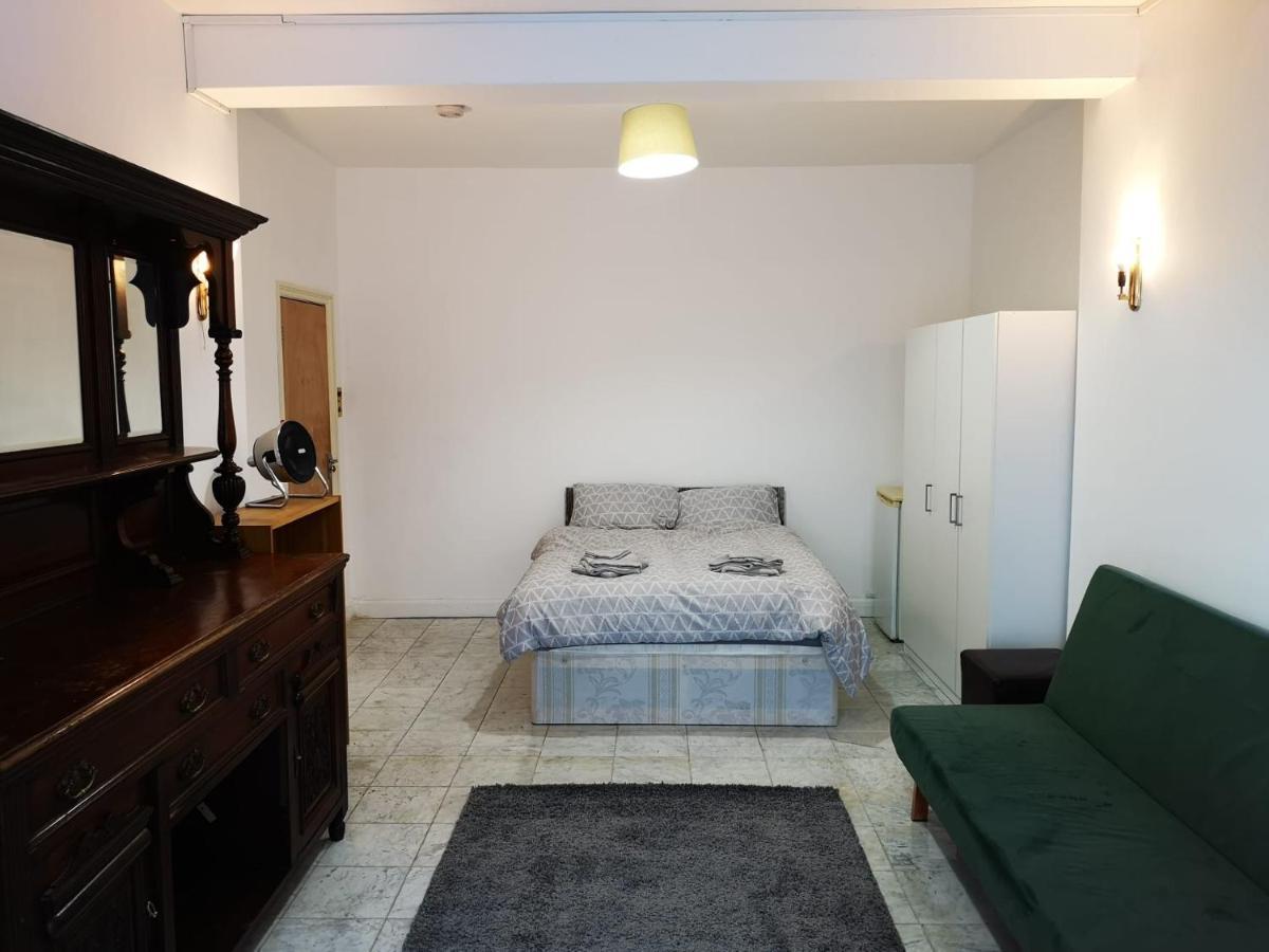 Large Spacious Property In Zone 2 Лондон Экстерьер фото